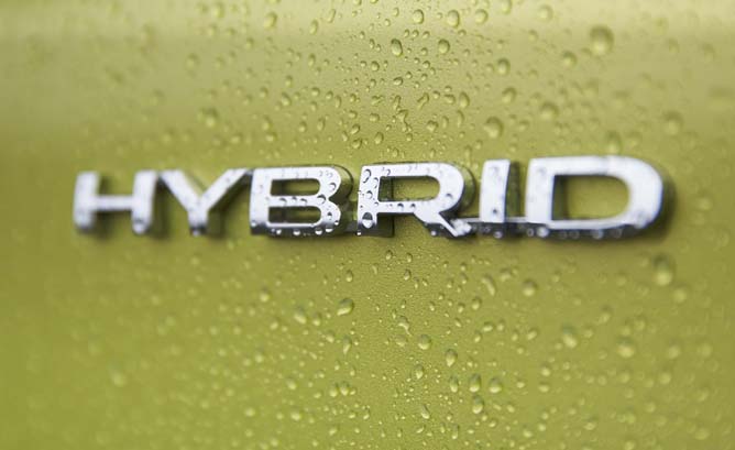 Badge Hybrid Mobil Subaru